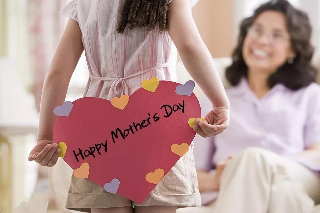 【母亲节】妈妈的爱，甜甜的爱。5.12金山竞衡88广场祝福伟大的母亲们身体康健、幸福久久。